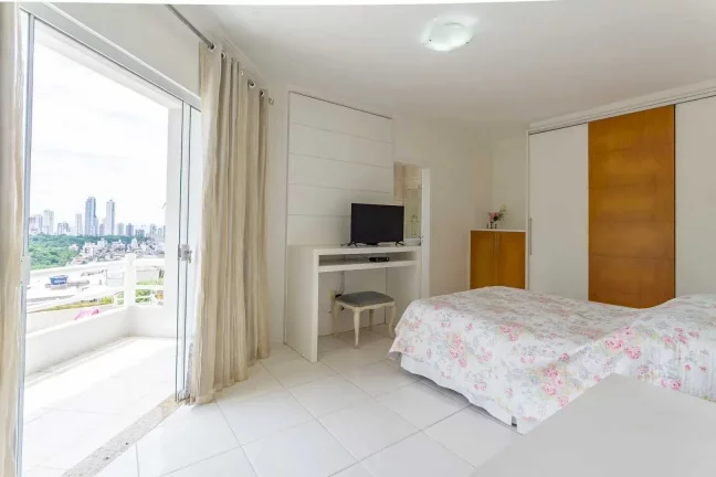 Imagem Casa com 4 dormitórios sendo 2 suítes e 2 vagas de garagem no Bairro Nações em Balneário Camboriú