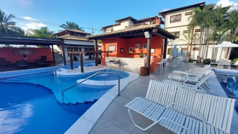 Imagem Apartamento garden com 2 dormitórios, poucos metros da vila de Praia do Forte com acesso a praia