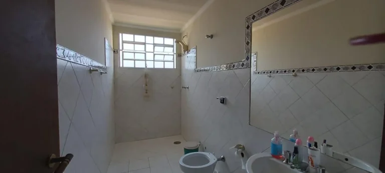 Imagem Excelente imóvel comercial com 3 vagas de recuo , 6 salas sendo com moveis embutidos de excelente q...