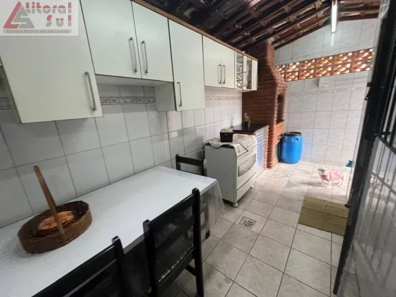 Imagem Casa à venda em Praia Grande-SP, bairro Nova Mirim, 2 quartos, 1 sala, 2 banheiros, 2 vagas, 70m².