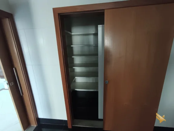 Imagem Sobrado com garagem subterranea e suite com dois closets e banheira