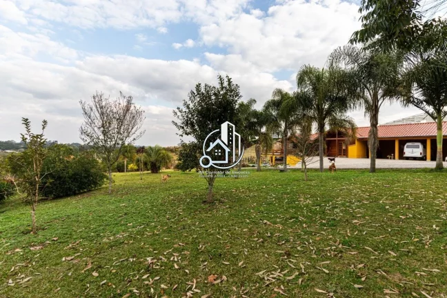 Imagem Casa de Madeira em Garapeira | 200m² | 2 Quartos (1 Suíte) | Terreno 3.561m² | Condomínio Fechad...