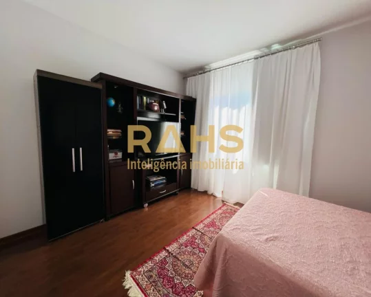 Imagem Sobrado Averbado, aceita financiamento, com 1 suíte e 3 quartos, 2 vagas de garagem à venda no bai...