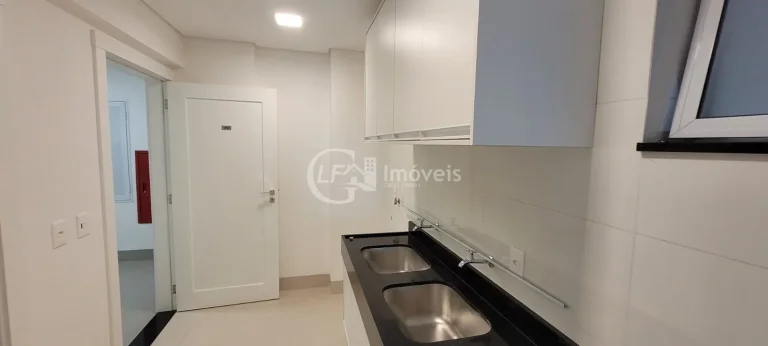 Imagem Apartamento de alto padrão com 4 quartos e 2 suítes, 2 salas, 5 banheiros e 3 vagas de garagem no Monte Castelo, Campo Grande-MS!
