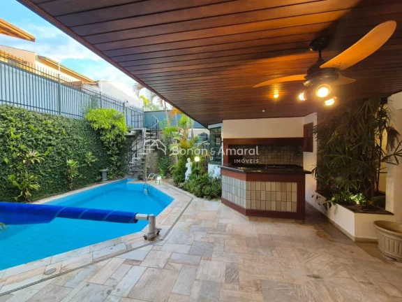 Imagem Linda e espaçosa casa em condomínio, com área construída de 312 m² e 320 m² de terreno. O imó...