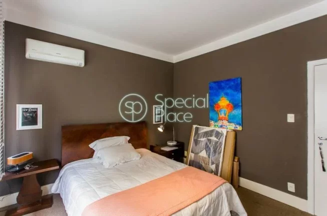 Imagem Excelente apartamento com 208m² no Jardim América. Amplo e ensolarado living com varanda, 03 dormi...