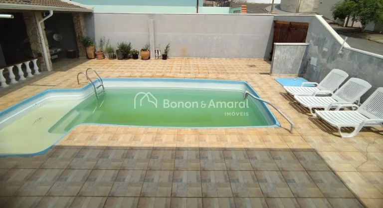 Imagem Oportunidade única: duas casas no mesmo terreno, com entradas independentes e uma localização pri...