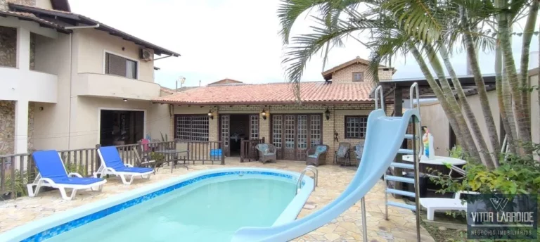 Imagem Casa de esquina à venda  Imbituba SC, com piscina