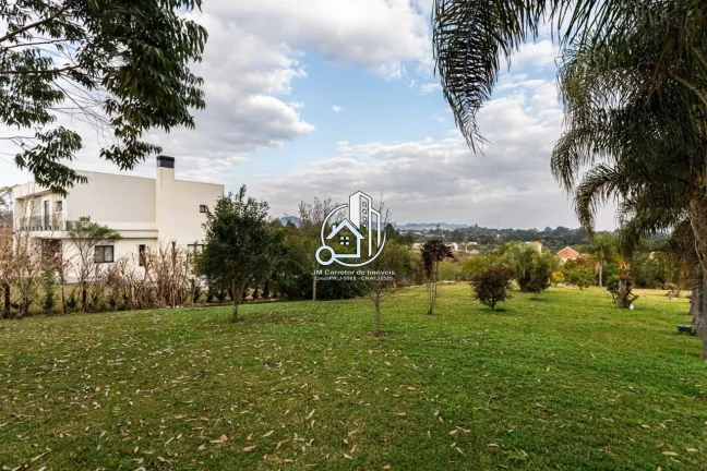 Imagem Casa de Madeira em Garapeira | 200m² | 2 Quartos (1 Suíte) | Terreno 3.561m² | Condomínio Fechad...