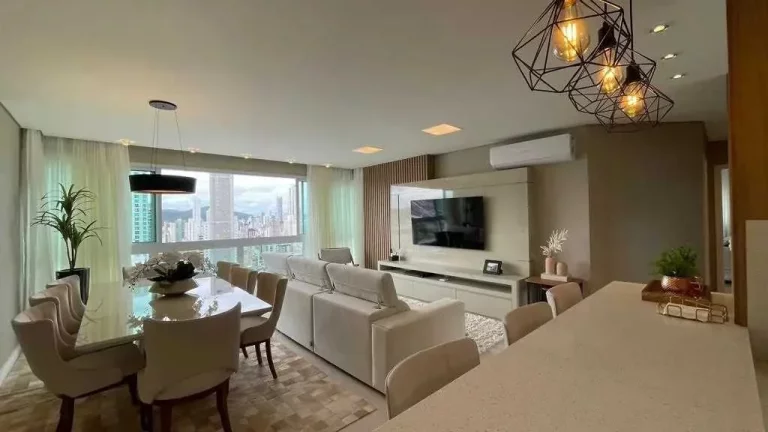 Imagem Apartamento mobiliado com 2 suítes, 2 demi-suítes e 3 vagas de garagem em Balneário Camboriú