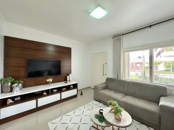 Imagem Casa 3 Dormitórios - Bairro Noiva do Mar