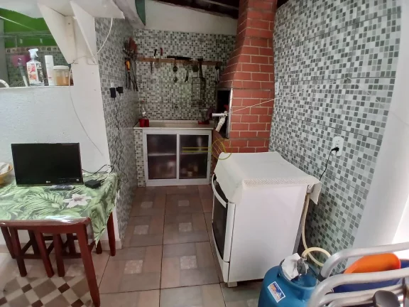 Imagem Sobrado lado praia, com churrasqueira e 4 apartamentos individuais à venda