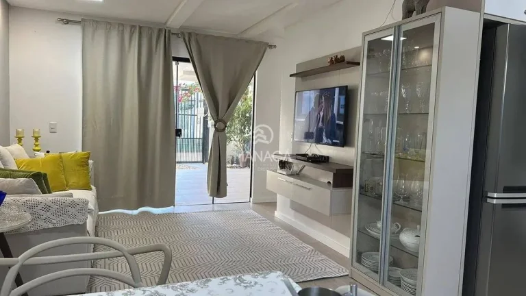 Imagem Excelente Geminado no Centro de Piçarras – 110m², Completo e Muito Bem Localizado!