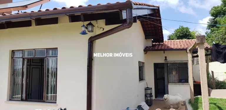 Imagem Casa com 03 dormitórios, com edicula no fundo localizado em Lages- SC