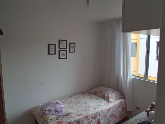 Imagem Apartamento com 2 Quartos Reformado no Tatuquara