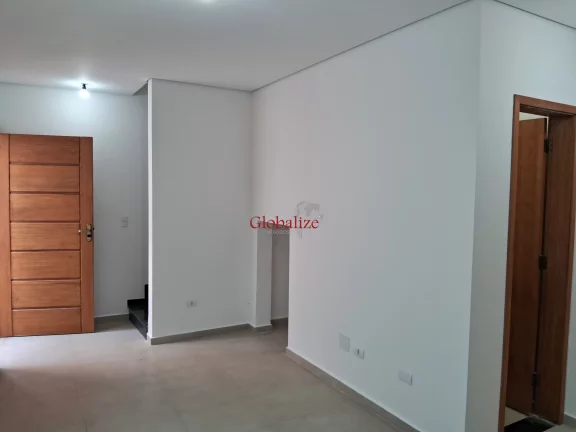 Imagem Sobrado a venda no bairro da Aparecida em Santos com 2 suítes, uma vaga na garagem e quintal em L a venda por R$ 790.000,00