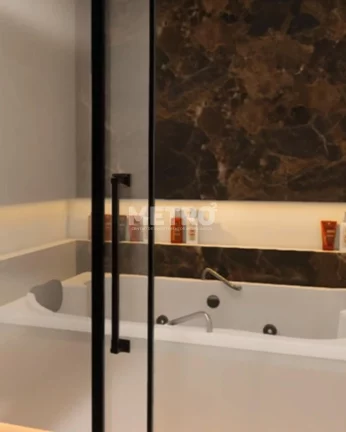Imagem 3 suítes, duas delas com closets, Piscina, Área gourmet com churrasqueira.