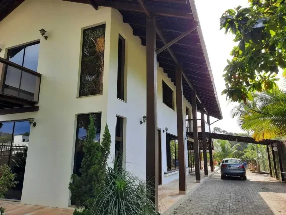 Imagem Casa de alto padrão mobiliada com 3 dormitórios sendo 1 suíte e 5 vagas de garagem em Penha