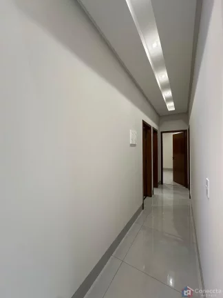 Imagem Casa à Venda no Afonso Queiroz em Patos de Minas – 3 Quartos, Suíte, Churrasqueira e Segurança