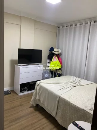 Imagem Apartamento 2 quartos reformado com 70m², piso laminado novo, cozinha planejada e banheiro renovado. Oportunidade! Não aceita financiamento bancário.