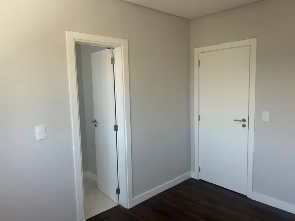 Imagem Imóvel à venda em Balneário Piçarras - Apartamento Novo com 3 suítes