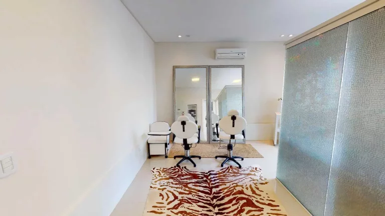 Imagem Apartamento com 3 suítes e 3 vagas de garagem no Centro de Balneário Camboriú