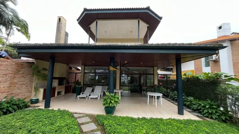 Imagem CASA EM CONDOMINIO FECHADO COM 4 SUÍTES,5 VAGAS DE GARAGEM,VARANDA GOURMET COM CHURRASQUEIRA,SALA COM 2 AMBIENTES E SALA DE ESTAR.