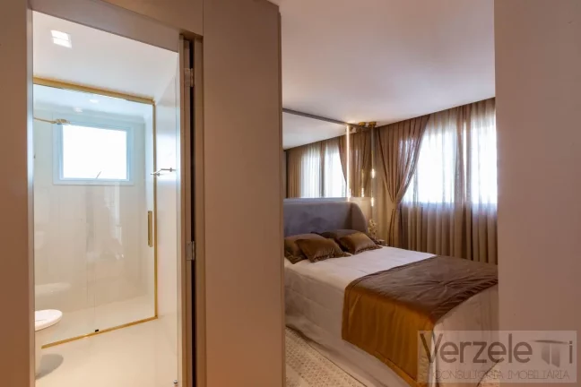 Imagem Apartamento 4 ou + dormitórios para Venda em Balneário Camboriú / SC no bairro Centro