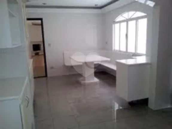 Imagem Sobrado à venda com 3 quartos, sendo 1 suíte, em Morumbi, São Paulo - SP