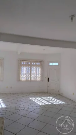 Imagem Ampla casa de 2 pavimentos 4 dormitórios (suíte) no Balneário do Estreito