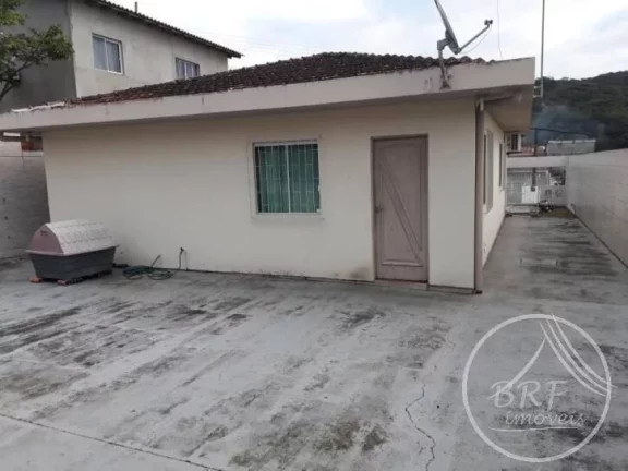 Imagem Vendo casa em Serraria São José SC de três dormitórios, sala e cozinha mais edícula