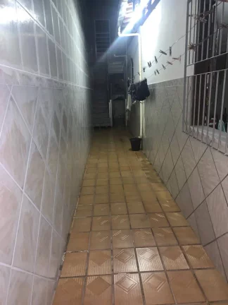 Imagem Casa à venda no Bairro Ponto Novo - Espaçosa 4/4 com suíte e 250 vagas de garagem!