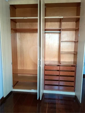 Imagem Apartamento à venda ou para alugar com 4 quartos, sendo 1 suíte, no condomínio Patricia, São Paulo - SP