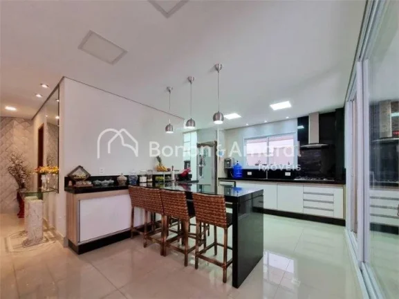 Imagem Excelente casa com 251m² de construção. Possui 4 vagas na garagem, Ao entrar nesta casa dos sonho...