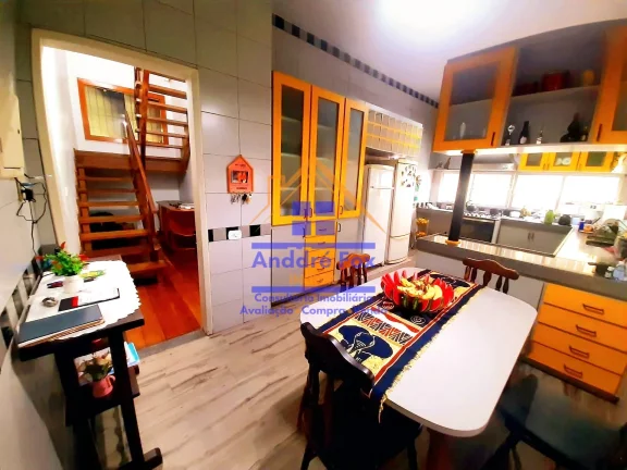 Imagem Casa com 5 quartos, 2 suítes, quintal, garagem para 3 carros, terreno 12X35, à venda, 215 m² por R$ 630.000 - Méier - Rio de Janeiro - RJ