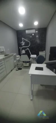 Imagem Sala Comercial com 15m² toda estruturada com cadeira odontológica em localização privilegiada na Vila das Mercês/Saúde. Ambiente ideal para profissionais dentista.