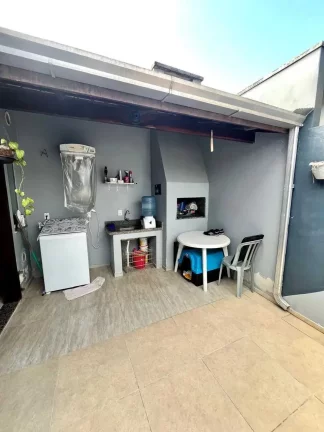 Imagem Casa geminada de 2 quartos no bairro Espinheiros, em Itajaí/SC