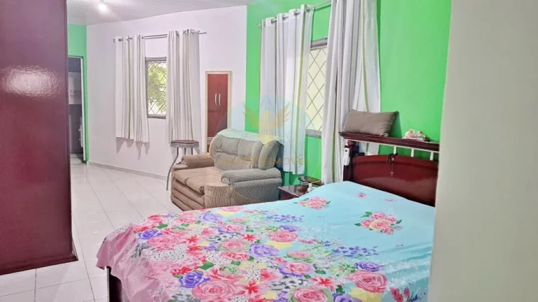 Imagem Casa com Kitnetes Independentes com Renda em Cotia