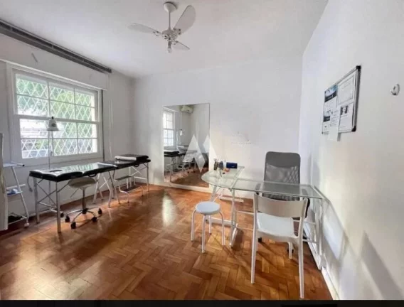 Imagem Casa com 4 Quartos e 3 banheiros 2 vagas à Venda, 264 m² por R$ 1.500.000