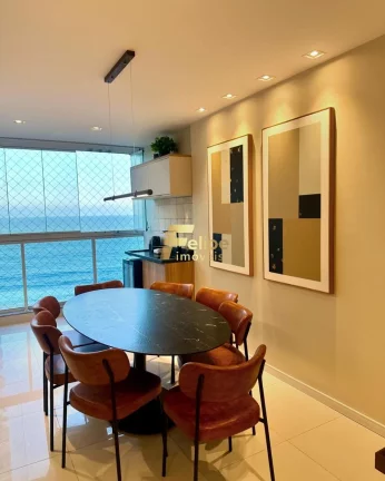 Imagem Com vista eterna para o mar, esse lindo apartamento está completamente montado e decorado com extremo requinte.