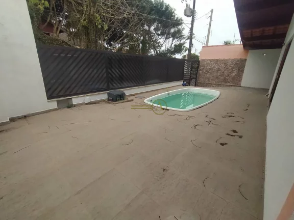 Imagem Casa 3 dorms, piscina a 300m da praia à venda em Peruíbe