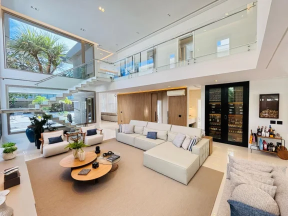 Imagem Luxuosa Casa à Venda na Riviera de São Lourenço Módulo 12 - 6 Quartos, 6 Suítes, 3 Salas, 4 Vagas - Área Externa Espetacular!