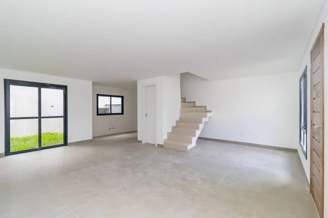 Imagem Sobrado 01 Novo no Xaxim de frente para Rua - R$634 MIL