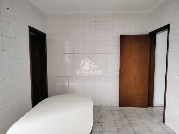 Imagem Casa Comercial à Venda Sorocaba-SP, 2 Quartos, 6 Vagas, 210m².
