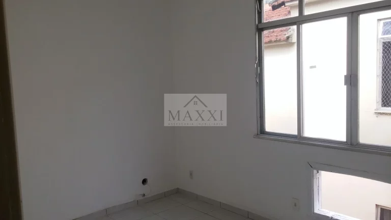 Imagem Casa Triplex para Locação no Conjunto Residencial Henriqueta – 2 Quartos e Garagem