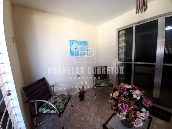 Imagem Excelente Casa de Esquina com Ambientes Amplos e Confortáveis
