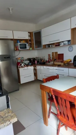 Imagem Apartamento à venda em localização privilegiada, próximo à Lagoa do Taquaral e a uma ampla rede...