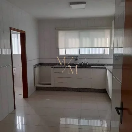 Imagem Belíssima Casa Sobresposta Alta, no Campo Grande em Santos