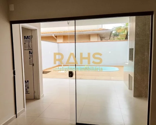 Imagem Sobrado Geminado Novo com ótimo padrão de acabamento e piscina instalada no bairro Iririú. Em ót...