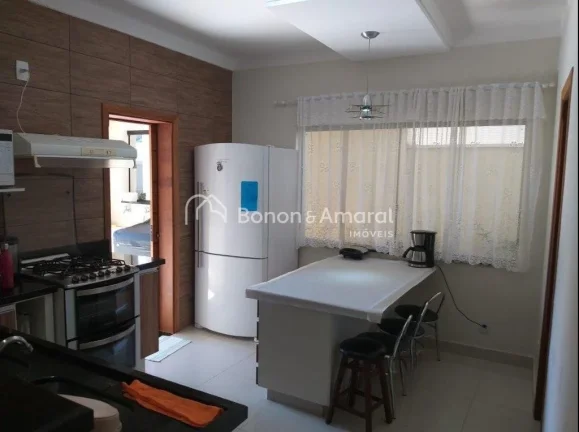 Imagem Esta casa oferece um excelente espaço, com quatro suítes, incluindo uma máster com closet e banhe...